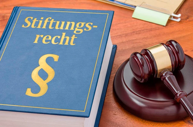 AdobeStock_171145337_Stiftungsrecht.jpg (Bild: Boris Zerwann)