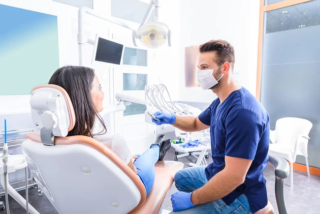 Behandlung_Patientin_222135901-CS.jpg (Bild: ©Spectral-Design - stock.adobe.com)